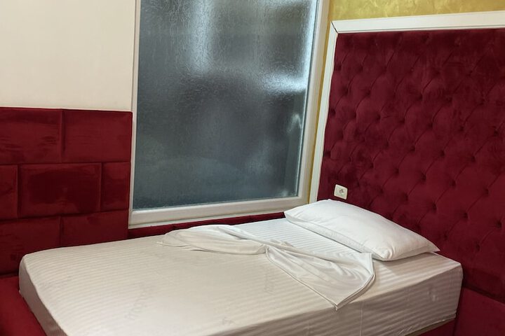Room 8 of 32