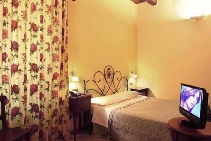 Room 5 of 36