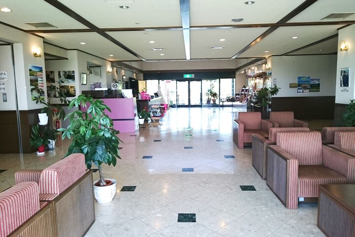 Entrance & Lobby