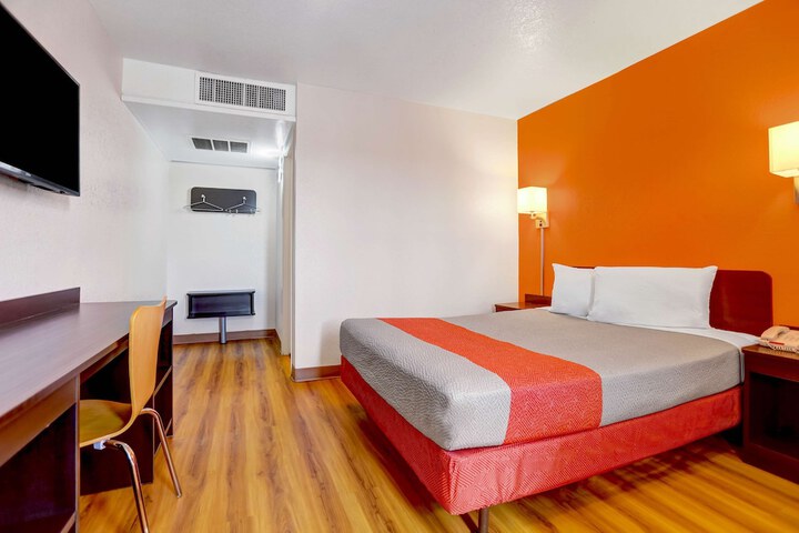 Room 9 of 47