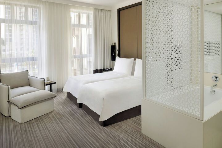 Room 27 of 73