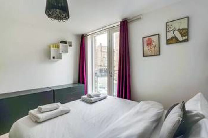 Gorgeous new 1bed Flat w Balcony
