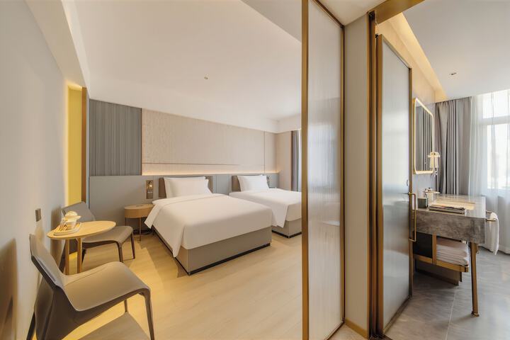 Room 5 of 9