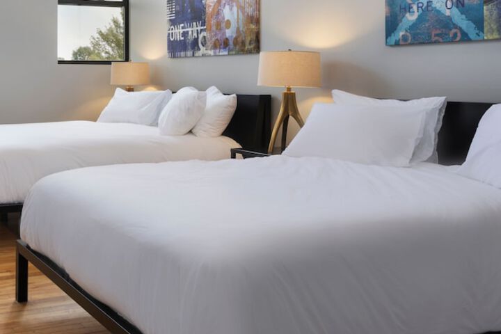 1 Queen Bed (6 of 11)