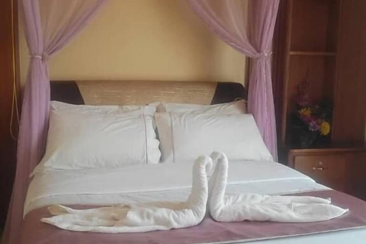 Room 12 of 28
