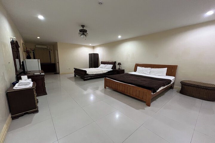 Room 16 of 28
