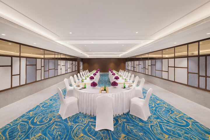 Ballroom/Hall 31 of 38