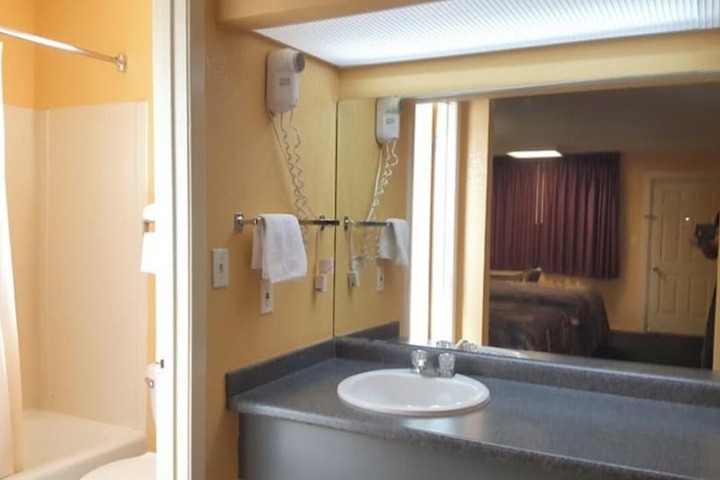 Room 7 of 10