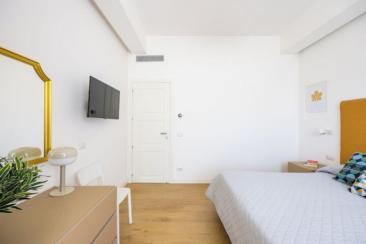 Room 13 of 83