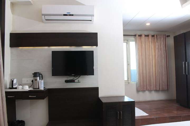 Room 6 of 47