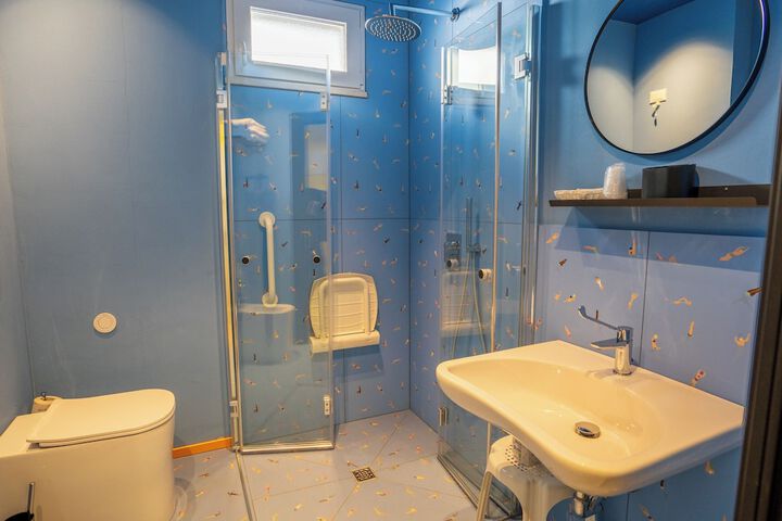 Room 47 of 121