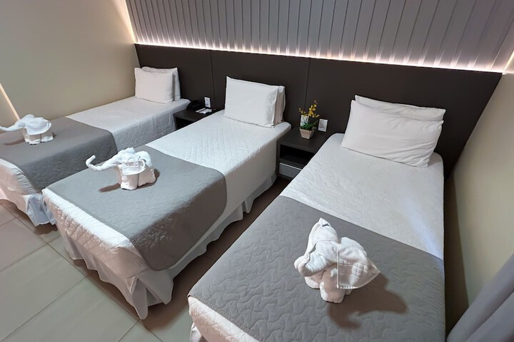 Room 33 of 103