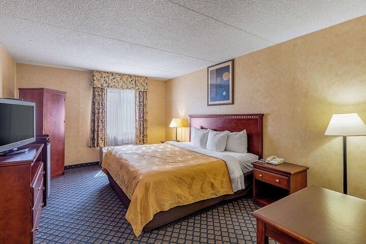 1 King Bed (14 of 18)