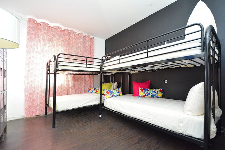 Room 10 of 33