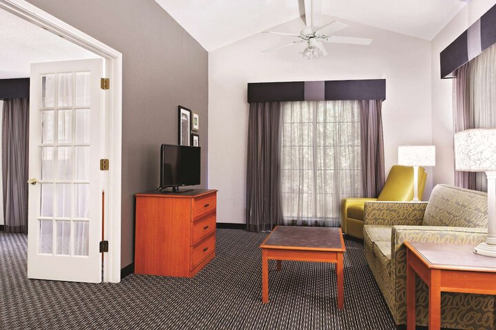 1 King Bed (1 of 15)