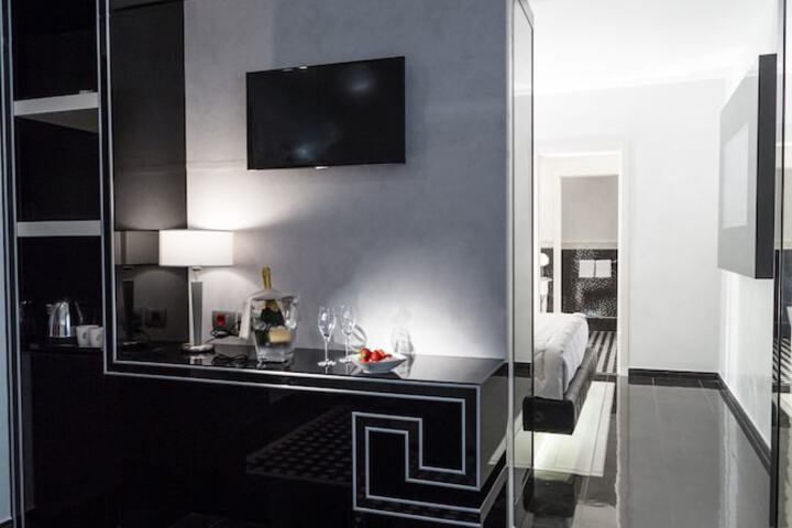 Room 27 of 61