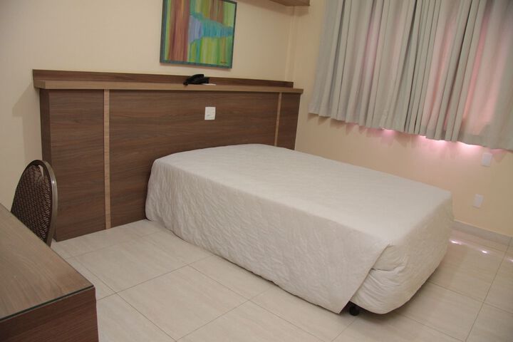 Room 4 of 27