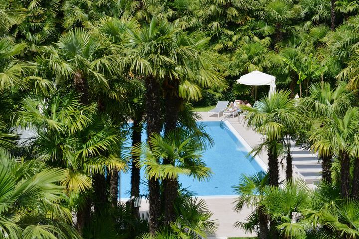 Pool 60 of 79