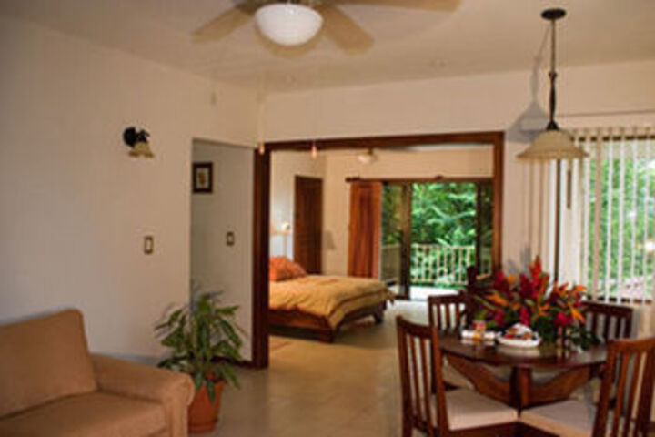 Room 6 of 9