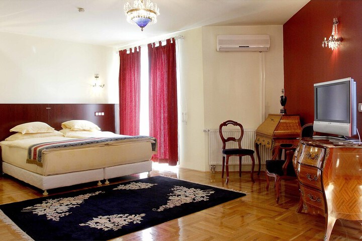 Room 7 of 49