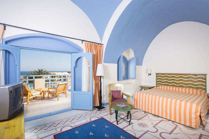 Room 4 of 36