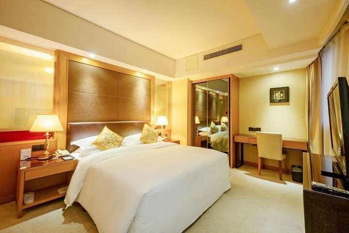 Room 7 of 42