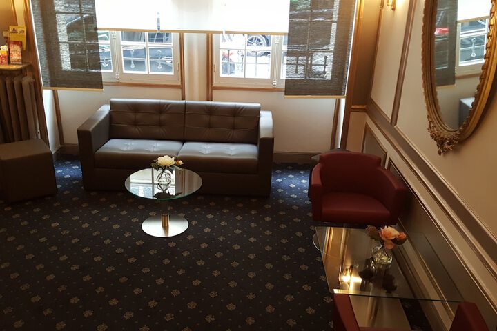 Guest Lobby