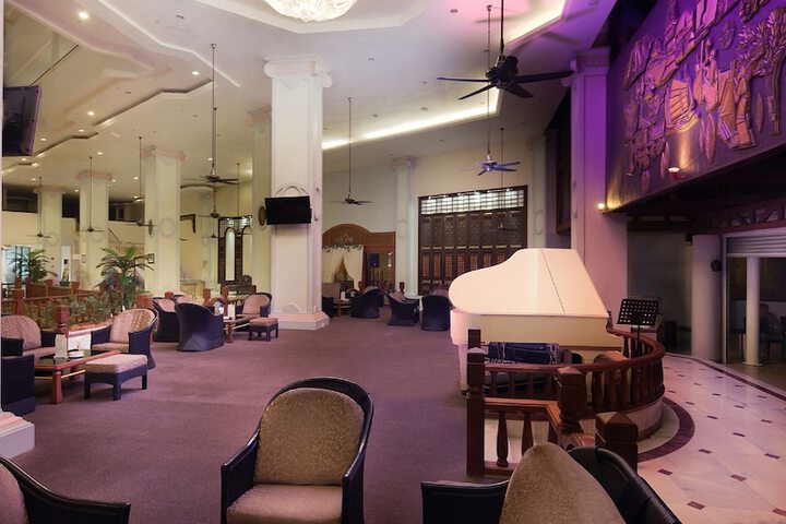 Entrance & Lobby