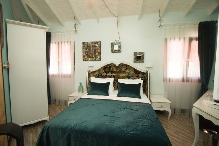 Room 8 of 37