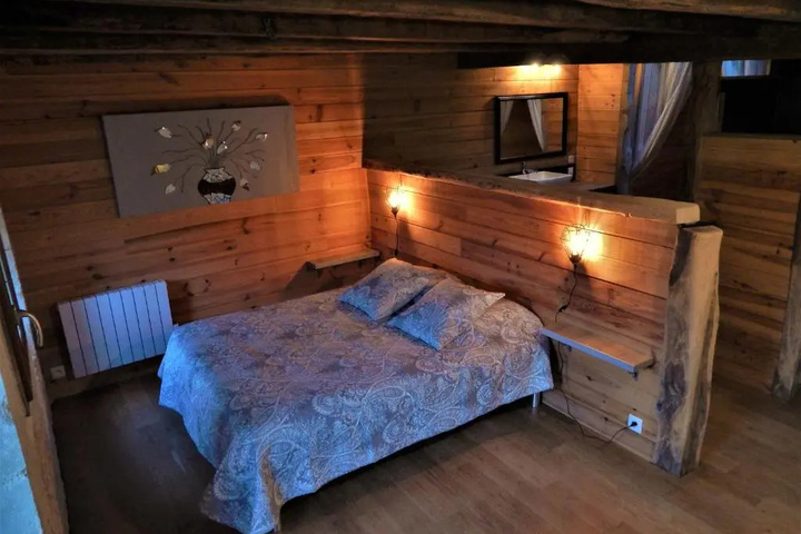 Room 7 of 18