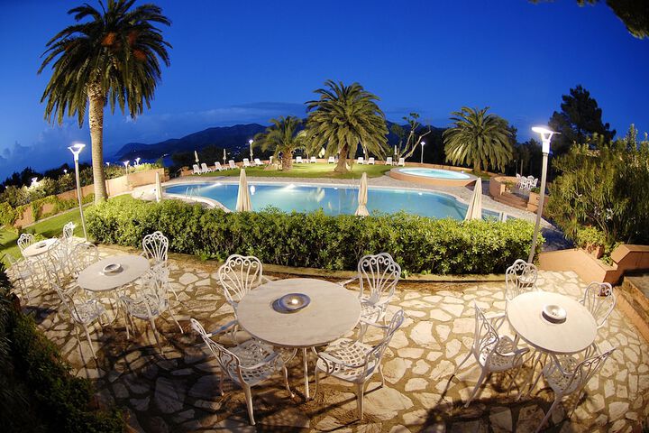 Hotel Pool
