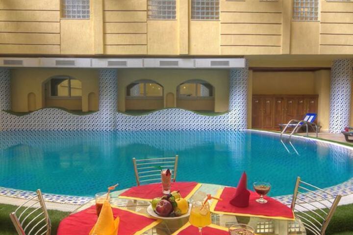 Pool 10 of 30