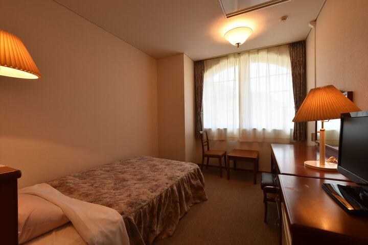 Room 7 of 63