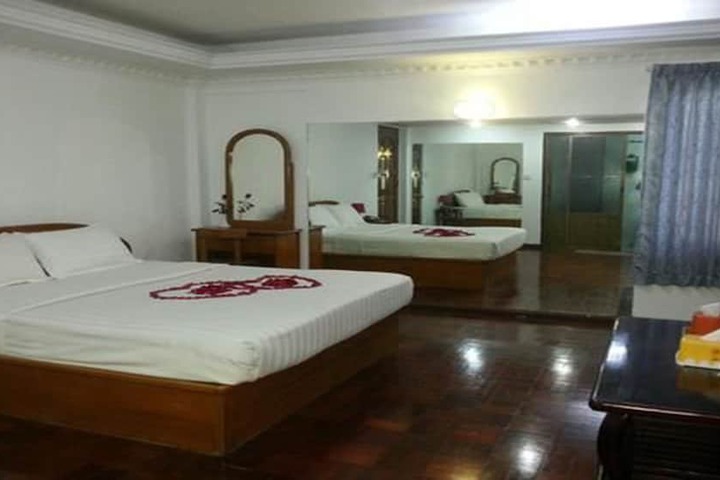 Room 4 of 33