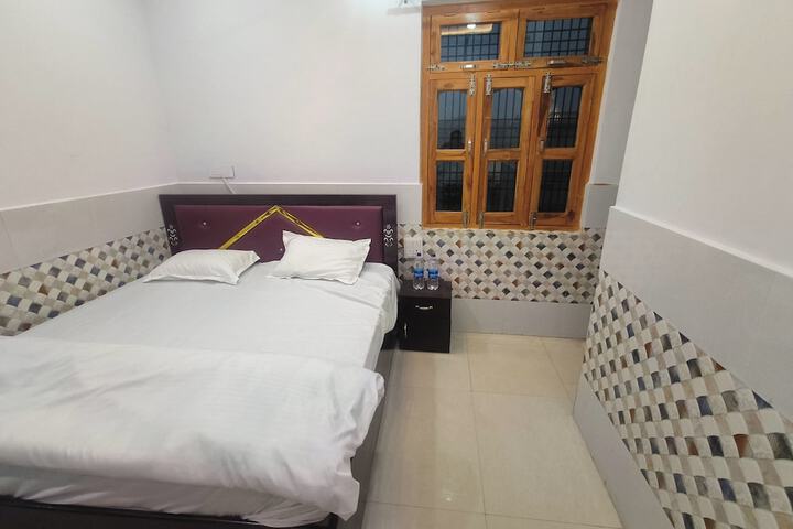 Room 8 of 18