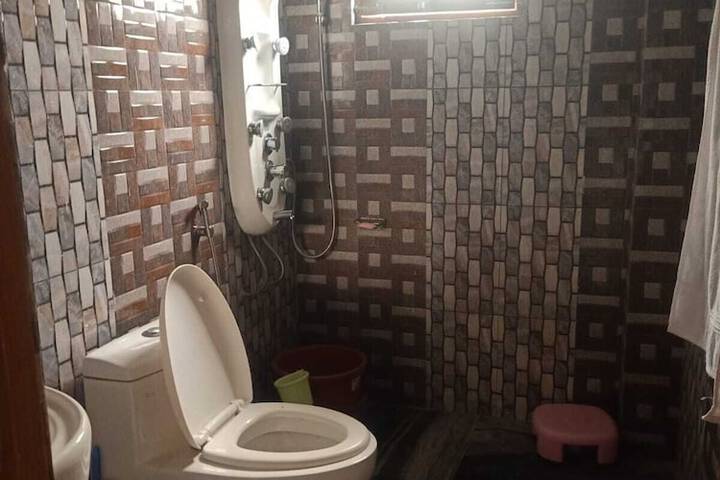 Room 32 of 50