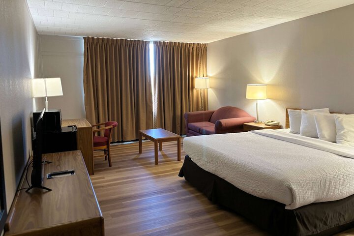 Room 10 of 26