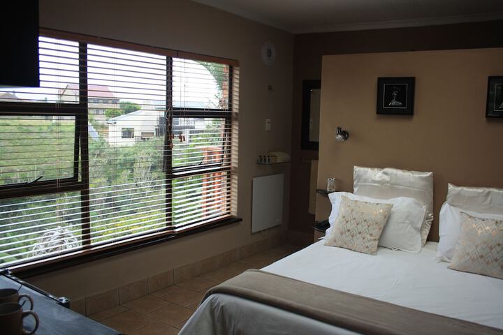 Room 3 of 63