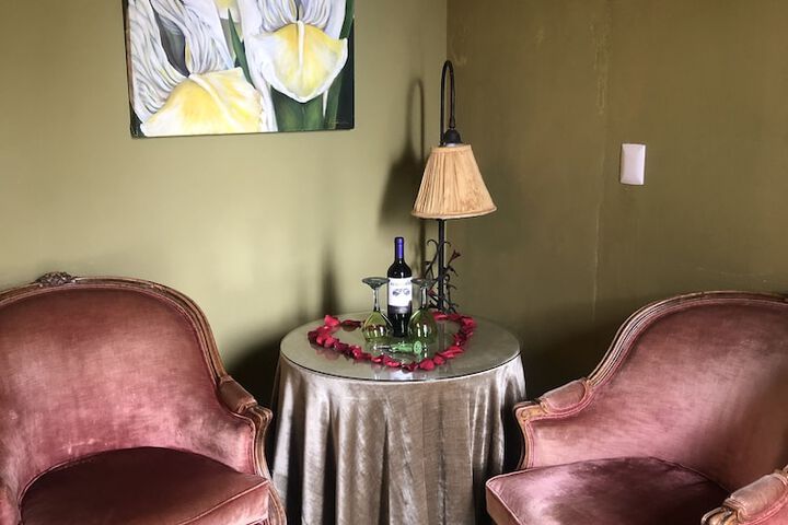 Room 4 of 12