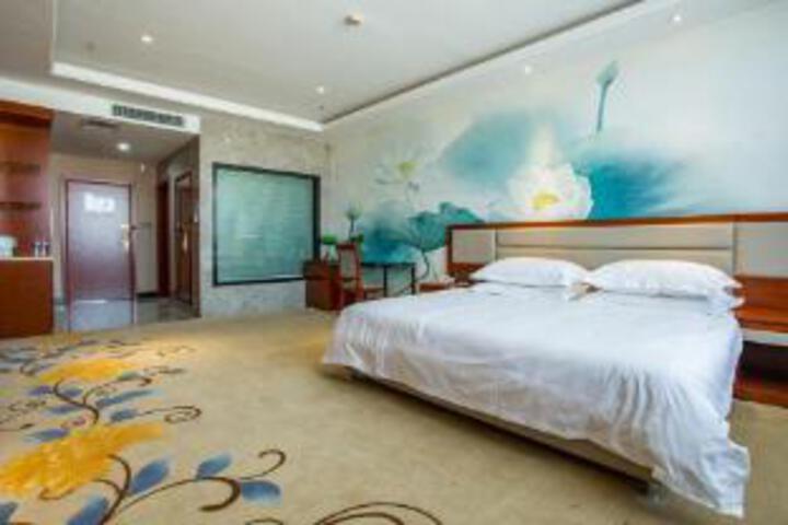 Room 4 of 6