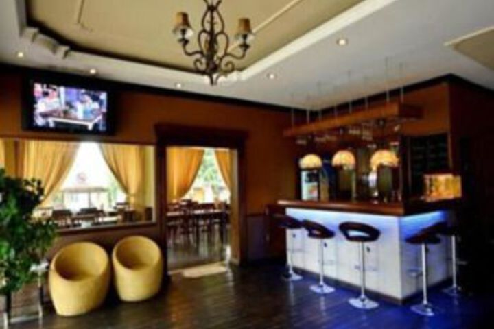 Lounge 14 of 20