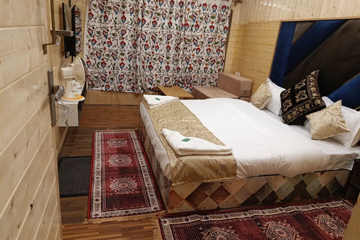Room 41 of 68