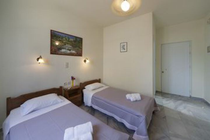 Room 4 of 12