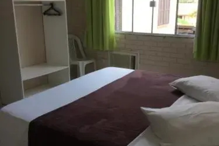 Room 6 of 15