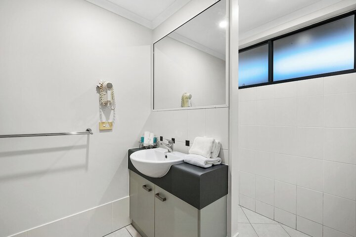 Room 70 of 95