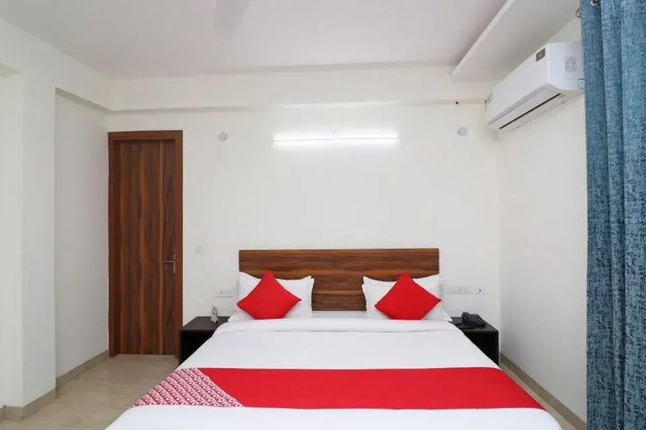 Room 2 of 10