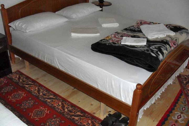 Room 8 of 44