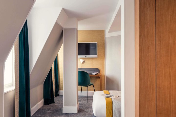 Room 35 of 104