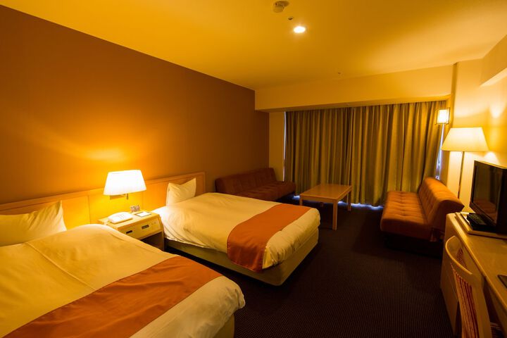 Room 8 of 38