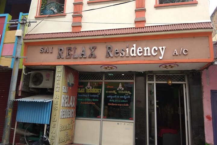 IROOMZ SAI RELAX RESIODENCY
